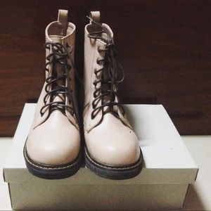 Women’s Classic Lace Up Combat Boots, Size: US 7